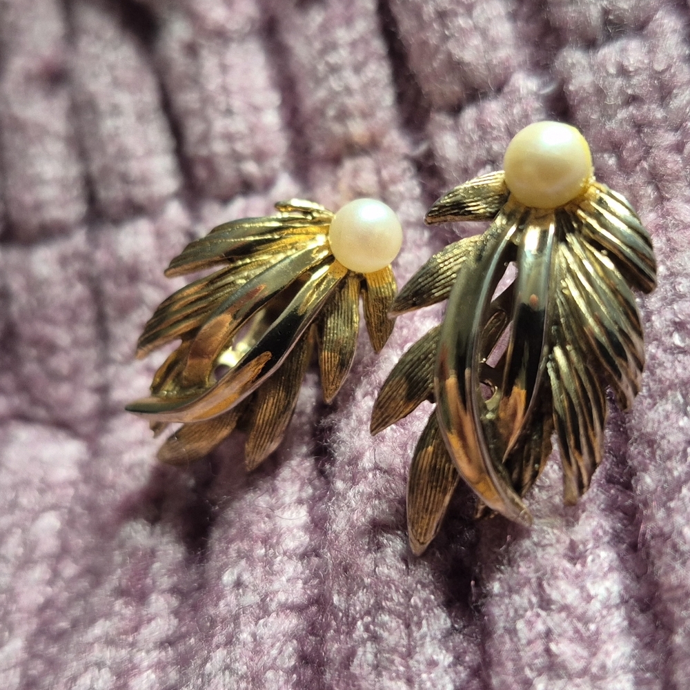 Elegant Colour Gold Leaf Pearl Earrings